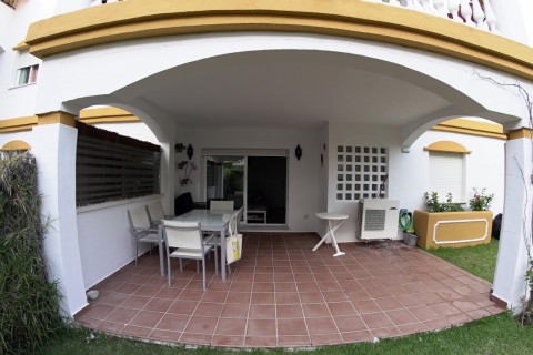 APARTAMENTO CON JARDIN PRIVADO EN URBANIZACIÓN DE PUERTO BANUS - MARBELLA — photo 3