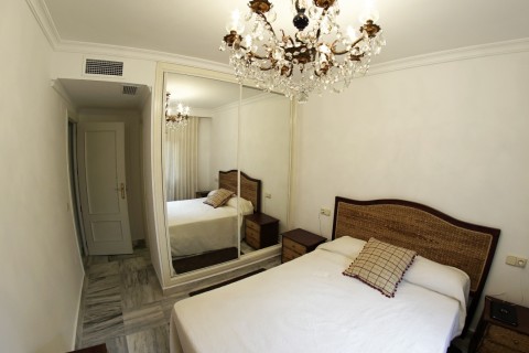 APARTAMENTO CON JARDIN PRIVADO EN URBANIZACIÓN DE PUERTO BANUS - MARBELLA — photo 12