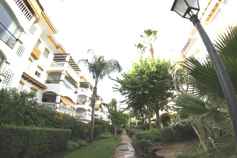 APARTAMENTO CON JARDIN PRIVADO EN URBANIZACIÓN DE PUERTO BANUS - MARBELLA — photo 16