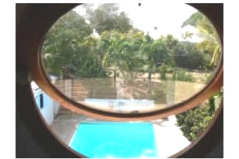Grande maison avec jardin fleuri — photo 2