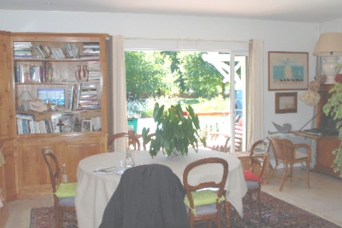 La maison se situe sur un terrain de 2000m2 — photo 4