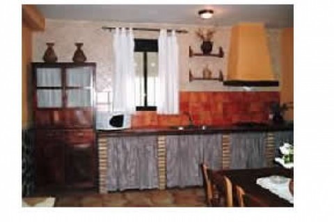 La casa tiene cuatro dormitorios , ... — photo 7