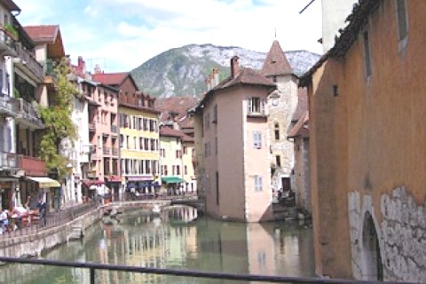 Ancien hôtel au bord du lac d'Aiguebelette entre Lyon, Chambery, Turin et Genève. — photo 2