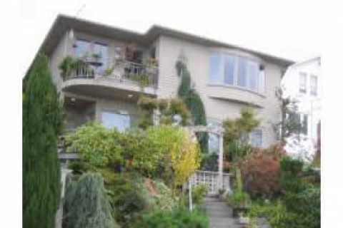 Lovely home located above Alki beac... — photo 4