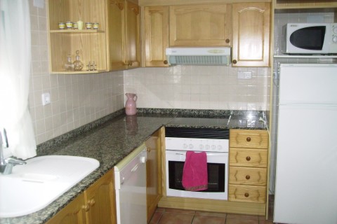 Chalet adosado en urbanización privada. — photo 3