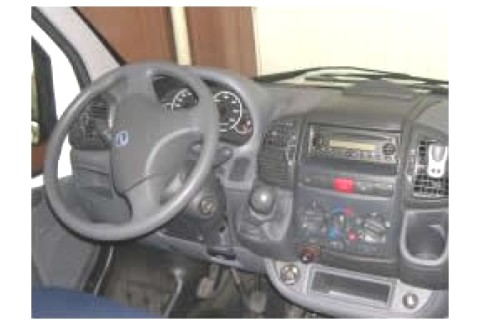 Camping-Car de type capucine de 2005 — photo 4