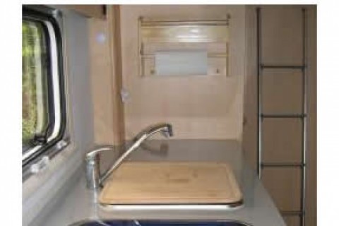 Camping-Car de type capucine de 2005 — photo 8
