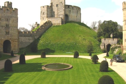Come and live right next door to a castle! — photo 14