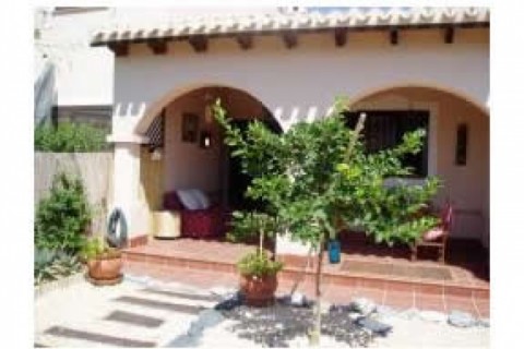 Es una casa con 2 habitaciones, 2 b... — photo 2