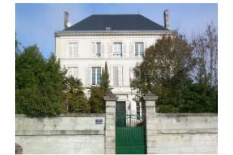 Maison bourgeoise au centre de Saintes — photo 2