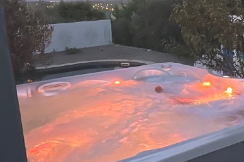 Jolie villa avec piscine et jacuzzi — photo 2