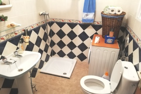 casa rural con piscina jardin dos porches wifi chimenea parkin gran salon aire acondicionado etc en un lugar unico rodeado de pinos y a 15 minutos del centro de la ciudad todo para disfrutar de cordoba ciudad con 4 patrimonios — photo 4