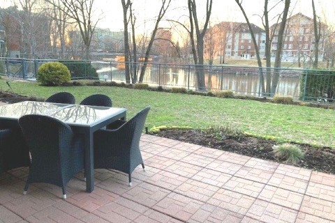 Grand appartement en face de Montréal — photo 12