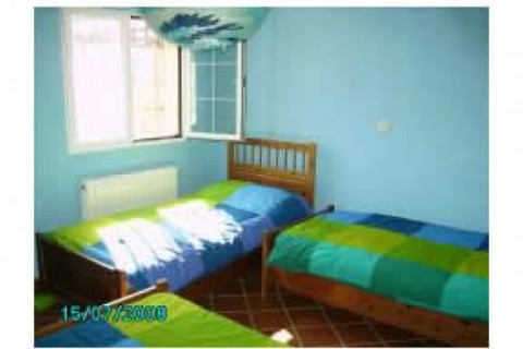 Es una casa grande, de dos pisos y ... — photo 9