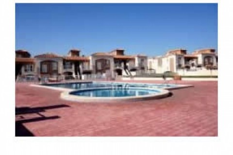Bungalow con terraza dos habitacone... — photo 2