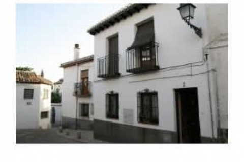 La casa está ubicada en el barrio ... — photo 4