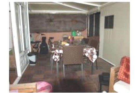 Casa en una zona residencial con pi... — photo 3