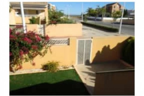 Chatet adosado en urbanización nueva junto a la playa de Almardá. — photo 3