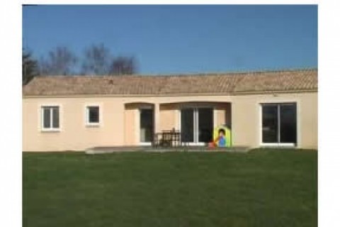 La maison se trouve sur un terrain ... — photo 3