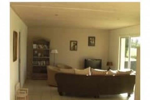 La maison se trouve sur un terrain ... — photo 6