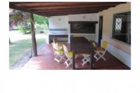It's a country house with 2 acres o... — photo 3