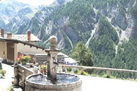 Studio dans le plus haut village d'europe a 2042m d'altitudes beau village de France — photo 4
