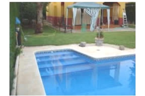 Casa de dos plantas con jardin, bod... — photo 4