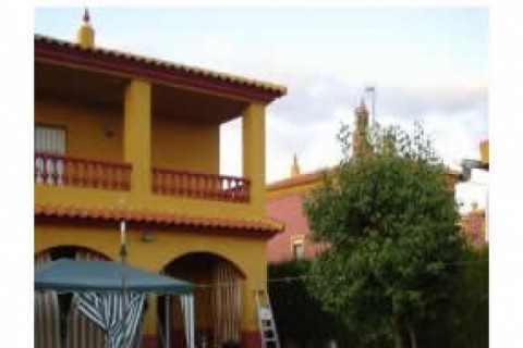 Casa de dos plantas con jardin, bod... — photo 5