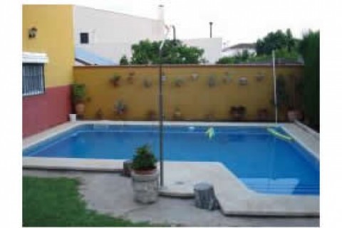 Casa de dos plantas con jardin, bod... — photo 6