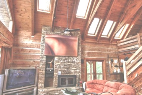 This secluded log cabin sits on top... — photo 3