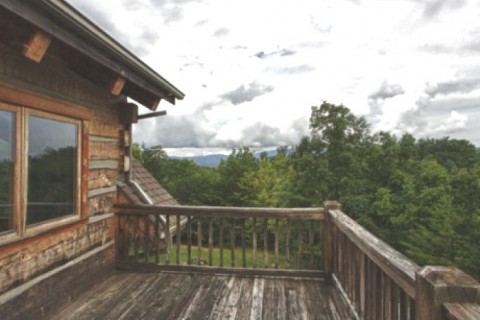 This secluded log cabin sits on top... — photo 7