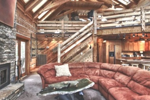 This secluded log cabin sits on top... — photo 12
