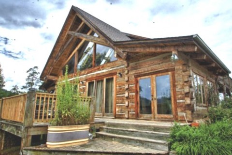 This secluded log cabin sits on top... — photo 16