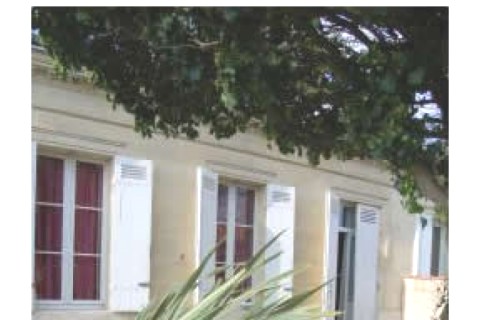Jolie maison façade pierre donnant... — photo 2