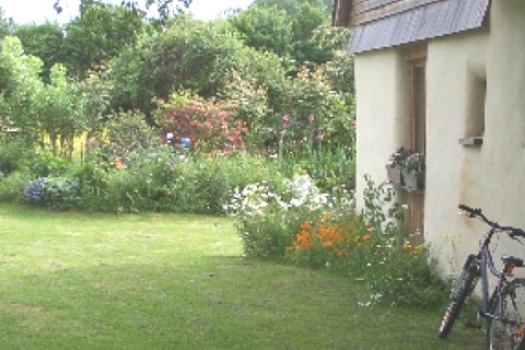Maison écologique au coeur d'un grand verger — photo 2