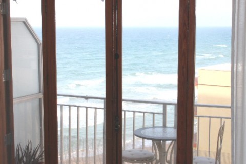 APARTAMENTO PRIMERA LINEA DE PLAYA. en Valencia — photo 2