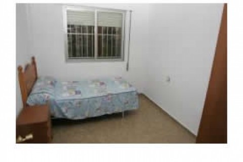 Es un piso situado en una cuarta pl... — photo 9