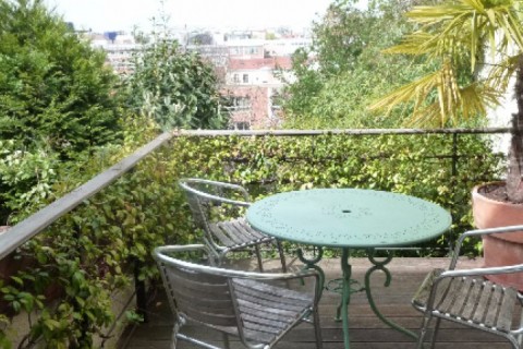 Paris à 5mn - Maison avec jardin calme 5mn du métro, pour 9 personnes max. / Suis intéressée par toutes destinations - vacances scolaires - nous sommes 3 mais voyageons avec des amis ou famille proche — photo 11