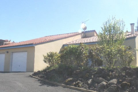 maison dans village auvergnat — photo 4