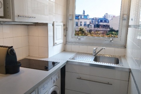 BEAUTIFUL BRIGHT AND QUIET STUDIO WITH TERRACE IN CENTRAL PARIS — photo 6
