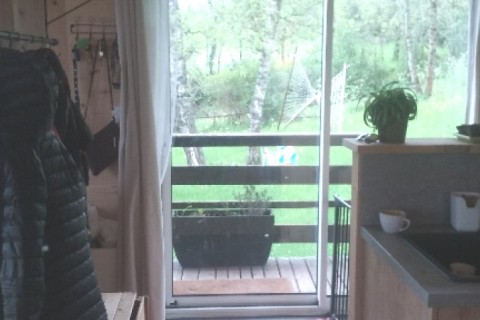 Lumière et nature dans un chalet douillet — photo 10