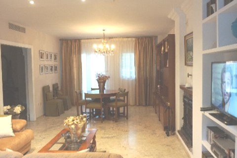 EXCELENTE CHALET PAREADO, COSTA DEL SOL, CENTRO CIUDAD, muy bien comunicado, a quince minutos de Málaga — photo 5