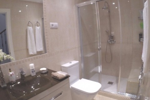 EXCELENTE CHALET PAREADO, COSTA DEL SOL, CENTRO CIUDAD, muy bien comunicado, a quince minutos de Málaga — photo 4