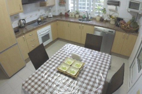 EXCELENTE CHALET PAREADO, COSTA DEL SOL, CENTRO CIUDAD, muy bien comunicado, a quince minutos de Málaga — photo 3